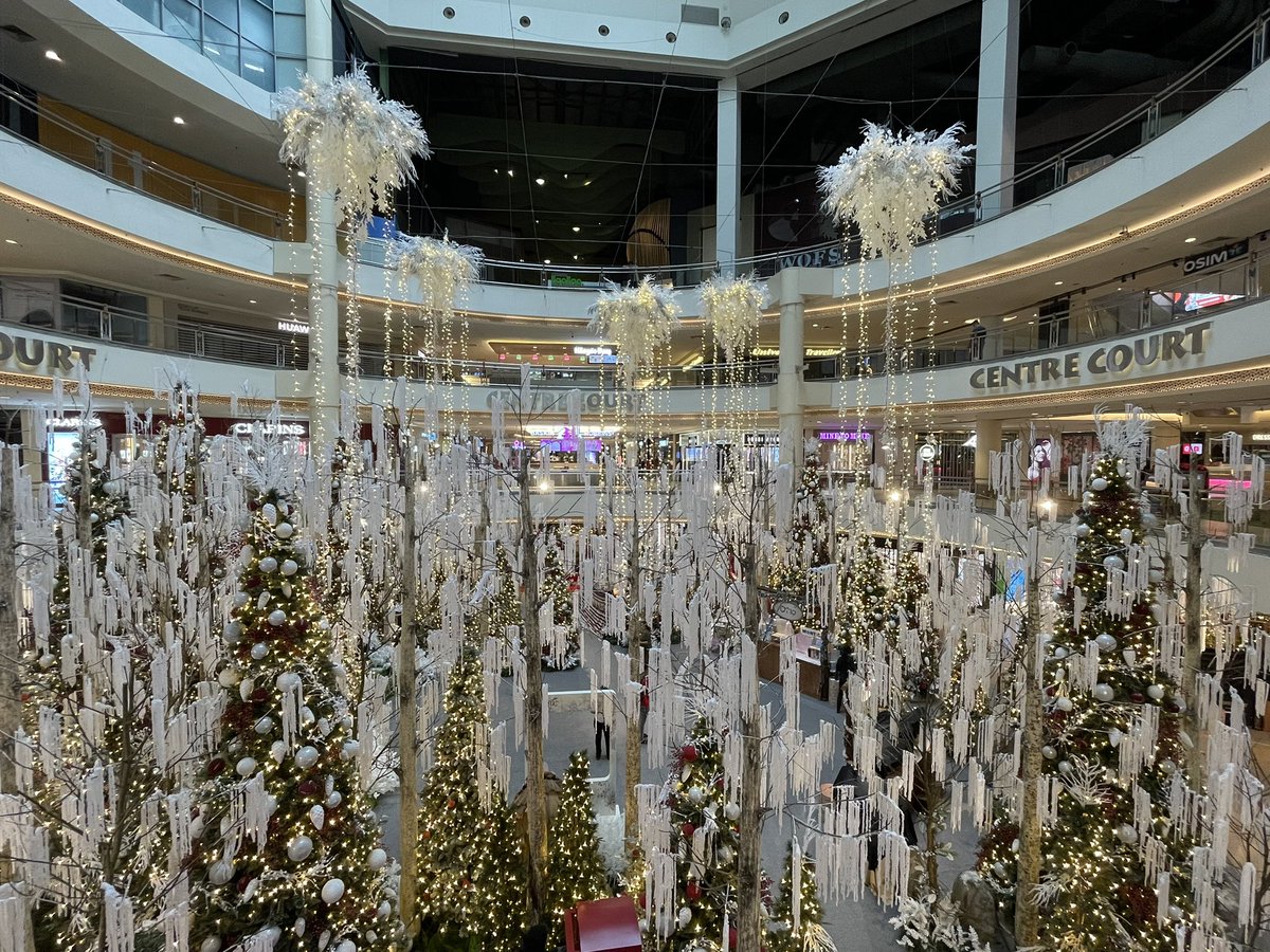 MY_MilliFalcon's tweet photo. @royalserf Here in Malaysia, our malls are still decked to the max with Christmas decor… And same goes for Chinese New Year and Hari Raya Puasa also!

(The pix is from Mid Valley Megamall in Kuala Lumpur, by the way) https://t.co/17CaH7gsB1