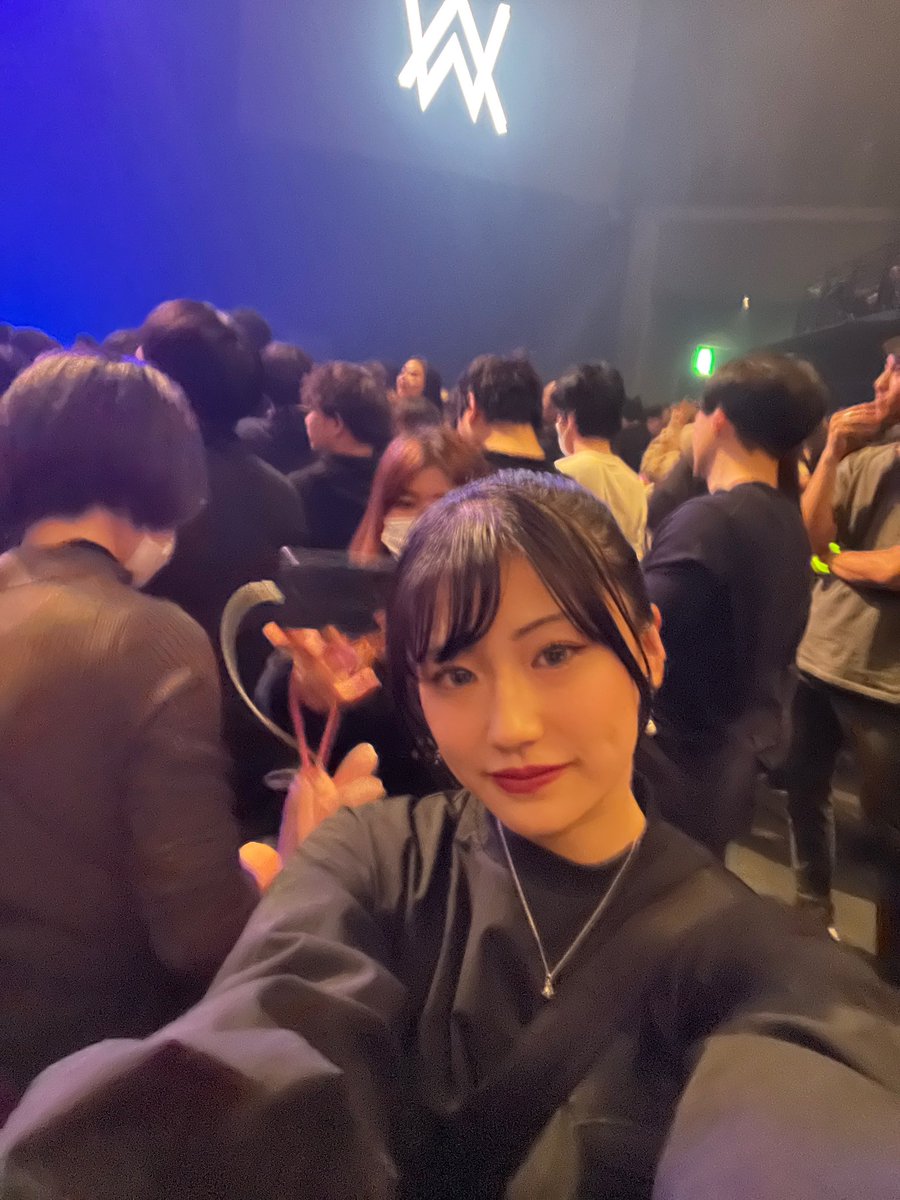 ohta_minami_'s tweet photo. 私の初めての海外アーティストはAlanWalkerでした!最高の1日だった〜!!!
My first overseas artist LIVE was Alan Walker✨
Thank you for coming all the way!!!
Please come to Japan again🇯🇵❣️
@IAmAlanWalker #WalkerworldTour https://t.co/qVAlSJcBjL