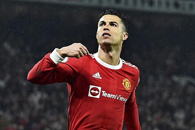 calusck85's tweet photo. @Sitlalo_Mapach En serio? Yo ayer descubrí al futbolista más extraño de mundo, creo que es portugués y se llama Cristiano Ronaldo https://t.co/JHX81vDU1C