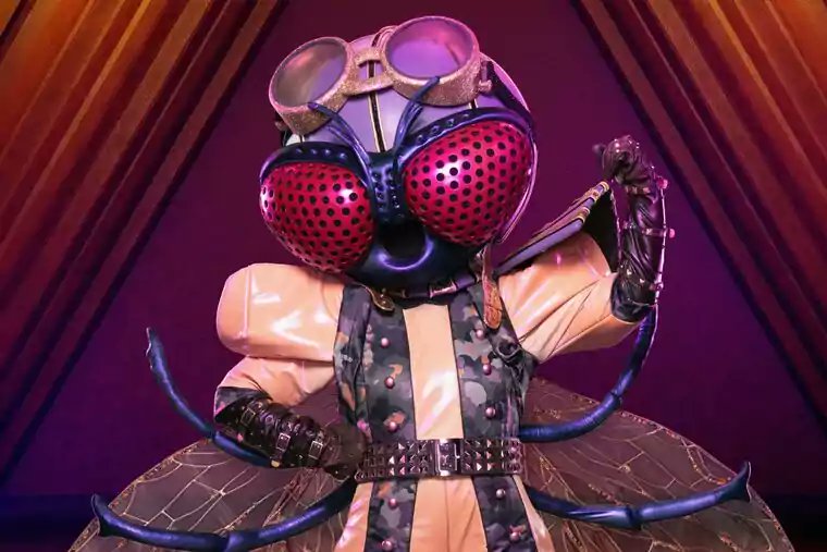 alexisromloz's tweet image. #MaskSingerFinal nunca una mosca se hizo querer tanto. 💜💜👏👏✨✨ #MaskSinger enhorabuena @AbrahamMateo!!!