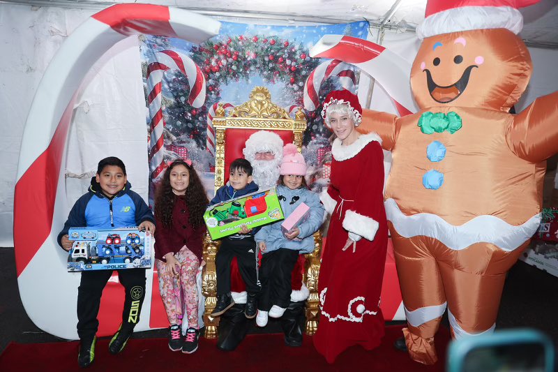 I had an amazingly experience last night helping the Det. Brian “Smiles” Simonsen Foundation and Santa give out toys to the kids of Richmond Hill and the residents of the 102 Precinct. The happiness and innocence of our youth inspires all of us to keep on giving! Happy Holidays!