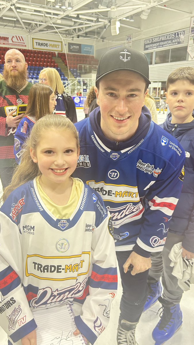 Penzer83's tweet photo. @S_Naas8 Go on make this little girls birthday dreams come true @DundeeStars https://t.co/uMSpg6xXmf
