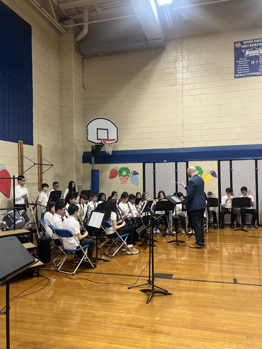 Honiss School's winter concert is filling the air with holiday cheer!
#Dumont #Honiss
