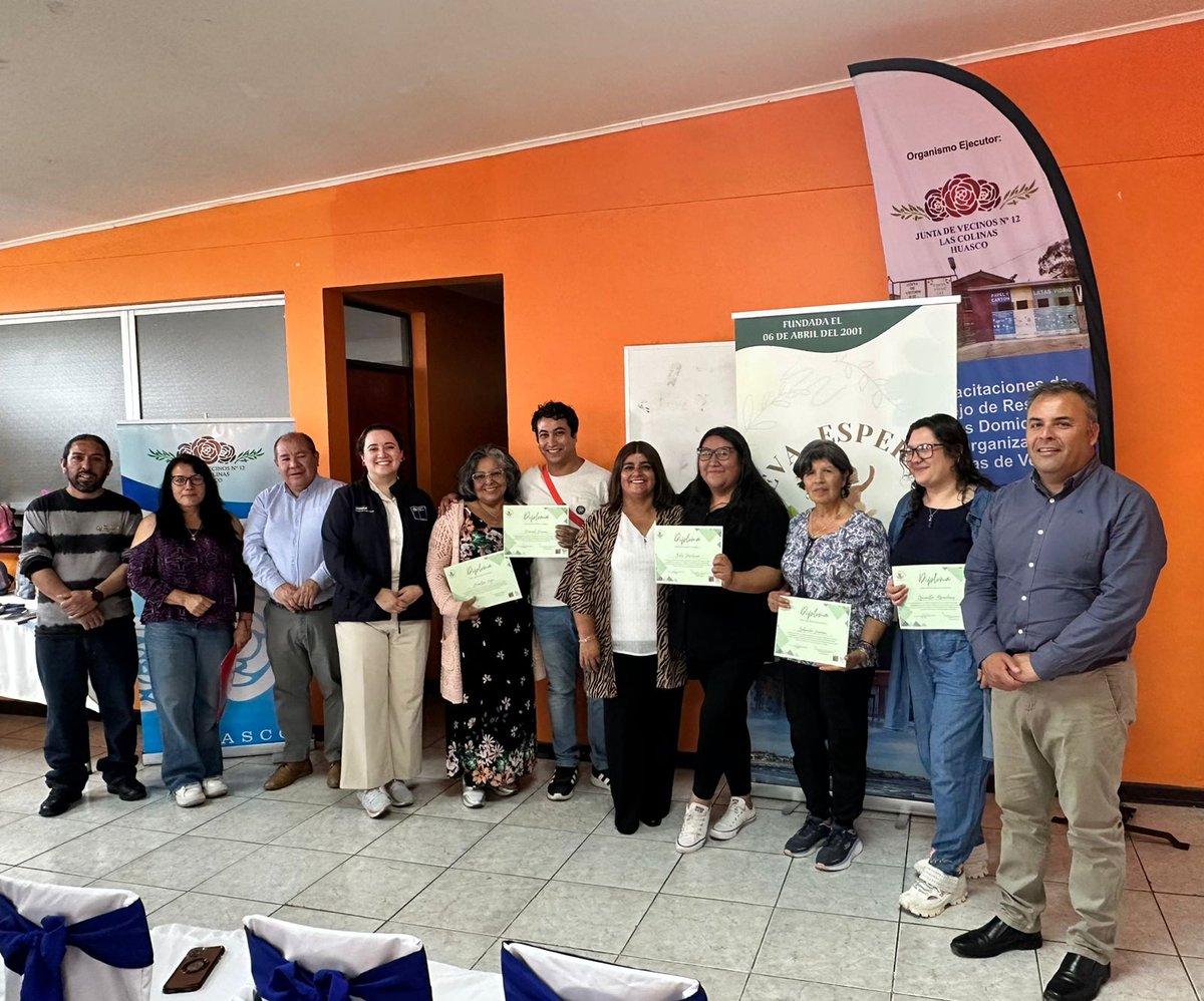 MMAAtacama's tweet photo. La SEREMI @MMAAtacama junto @DPPHuasco @munidehuasco participaron en el cierre de proyectos del Fondo de Protección Ambiental (FPA) realizado en conjunto entre las Juntas de Vecino N°12 Las Colinas y N°11 Nueva Esperanza que busca reducir los residuos domiciliaros en #Huasco. https://t.co/xCpiMxVYfA