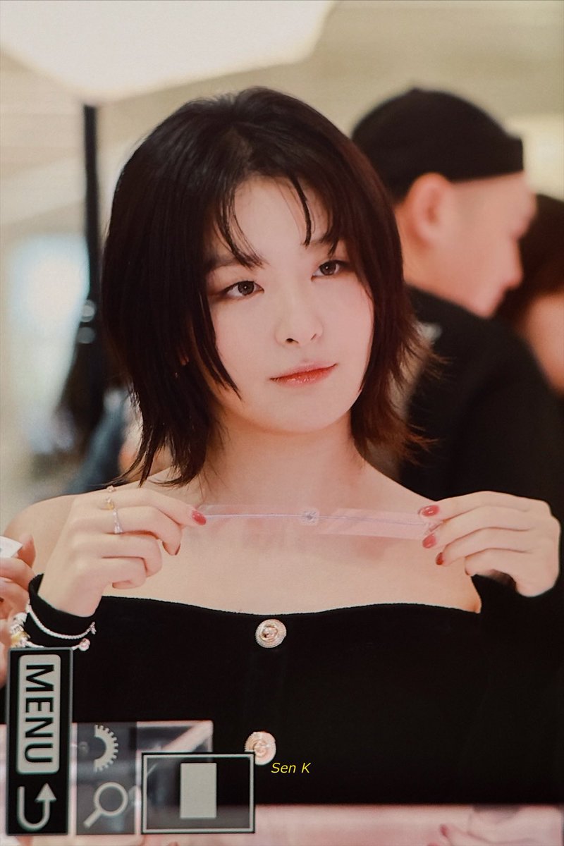 sensible_k's tweet photo. 241212 PANDORA #슬기 #seulgi https://t.co/irW2NyWJr3