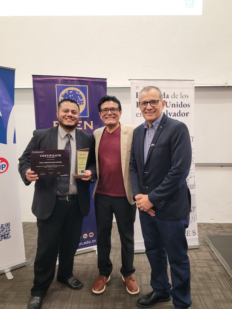 iadc0702's tweet photo. Esta mañana tuve el honor de recibir el Premio al Uso Excelente de la Tecnología en el Aula, Categoría Educación Superior. El premio fue otorgado por Teachers Up, una iniciativa financiada por @USEmbassySV  e implementado en conjunto con #ESEN. https://t.co/3kHUjcjAZf