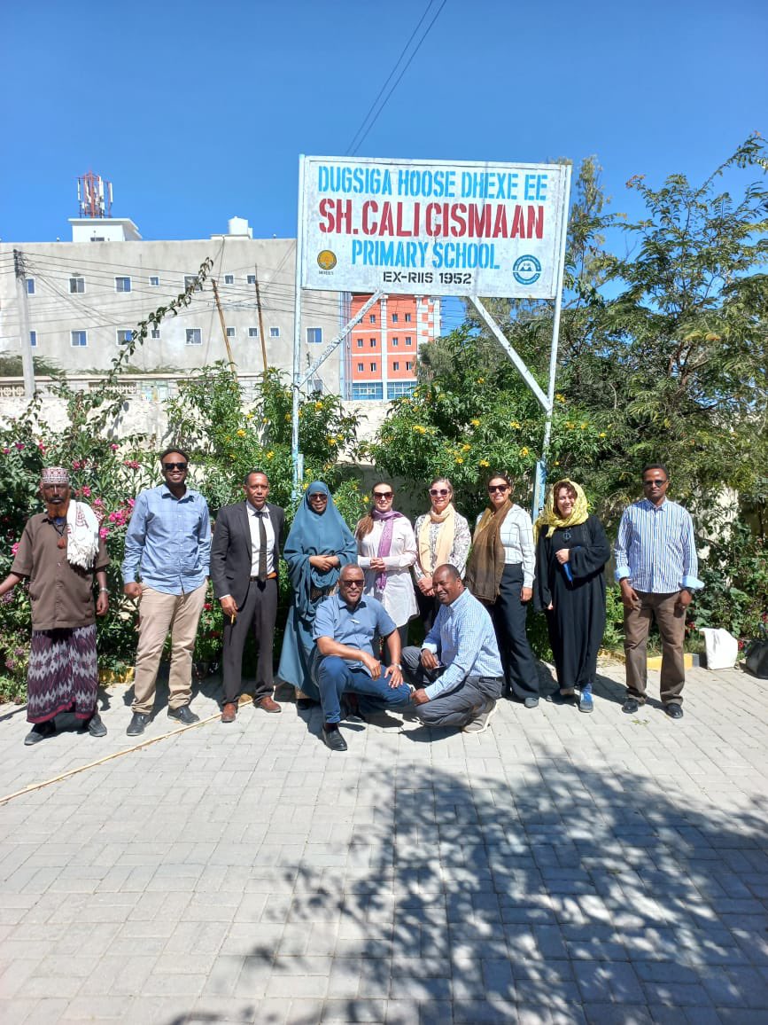 Finland in Somalia (@finlandinsom) on Twitter photo Great to visit Riis School with <a href="/unicefsomalia/">UNICEF Somalia</a> and see the effects of innovative teaching through play to improve literacy and numeracy with Finland's ๐ซ๐ฎ support!
Thank you also to the head teacher for showing us around the school ๐ Great to visit Riis School with <a href="/unicefsomalia/">UNICEF Somalia</a> and see the effects of innovative teaching through play to improve literacy and numeracy with Finland's ๐ซ๐ฎ support!
Thank you also to the head teacher for showing us around the school ๐