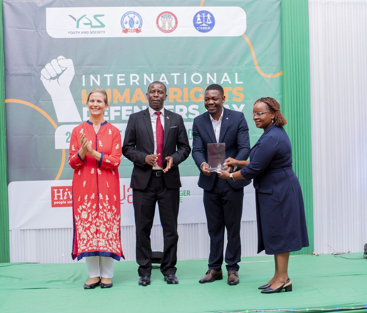 #HRDAward

Mr. Alexius Kamangila, is the 2024 Malawi Human Rights Defender of the Year. Ms. Selina Kainja, Vice President of the Political Science Association of Malawi, received the award on his behalf. Congratulations!