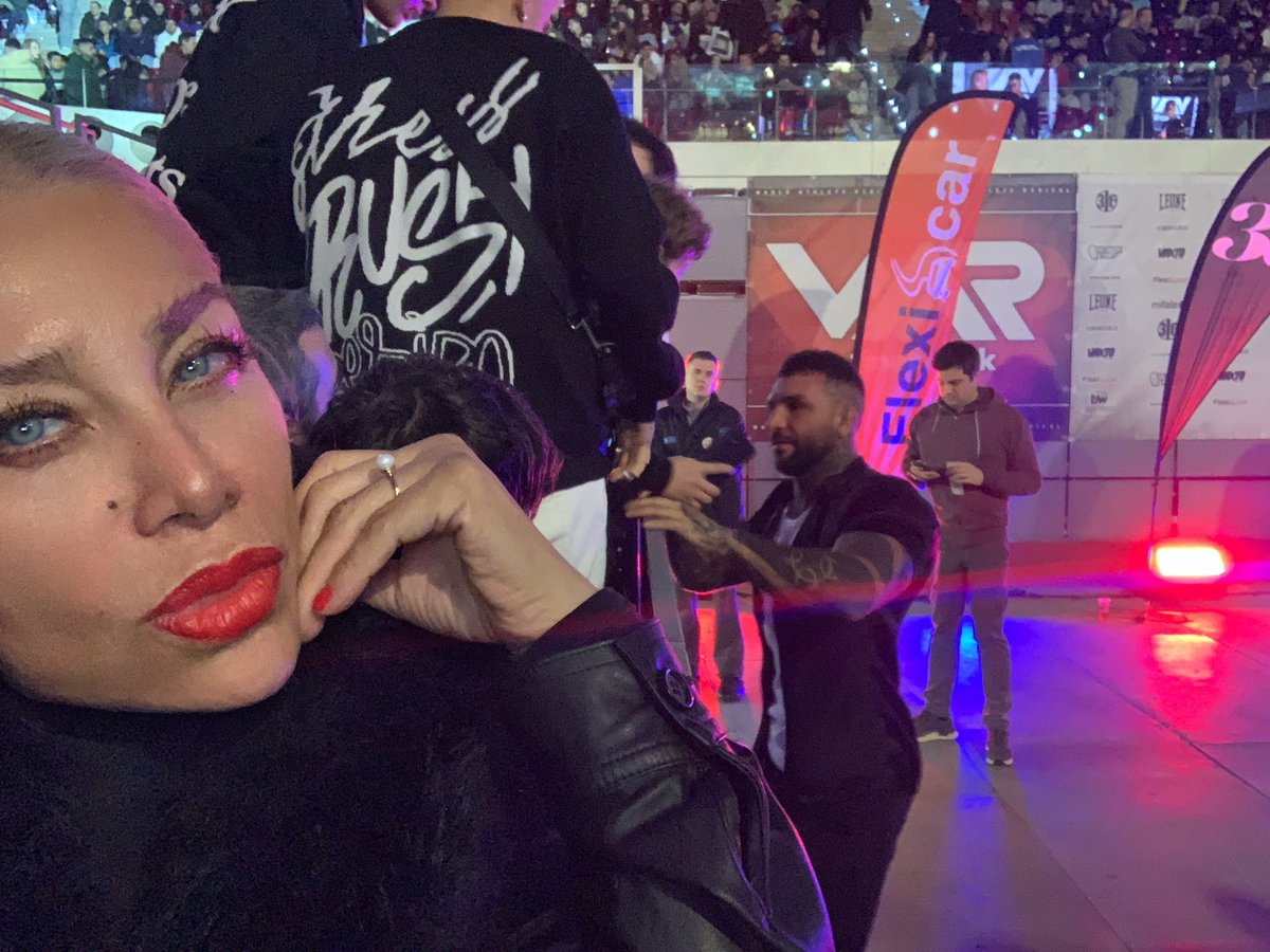 Buenos días ☀️ vuelvo a estar con ustedes después de una larga parada de esta red social. 
Sigo con mi música , mi nuevo programa y mi contenido privado. Aquí estoy para todos aquellos fans y seguidores que quitan un contacto más directo por DM para cualquiera de mis  contenidos