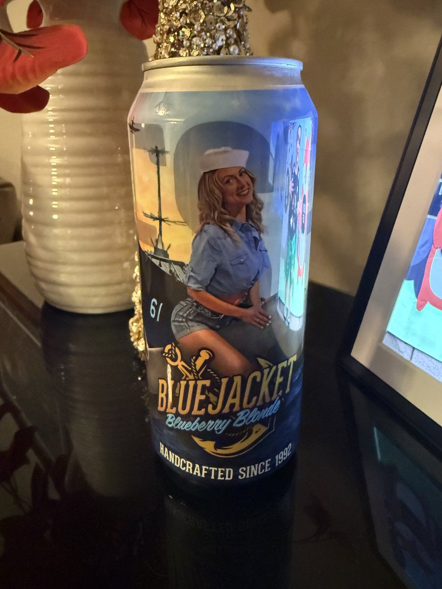 #AdventCalendar Day 9 <a href="/FrontStreetTap/">Front Street Brewery</a> <a href="/IACraftBeerTent/">IowaCraftBeerTent</a> #IACraftBeerAdventBox