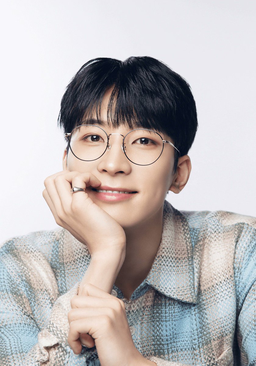 wonwooseol's tweet photo. HD photos of Wonwoo for JINS glasses https://t.co/2tGVFk7UeM