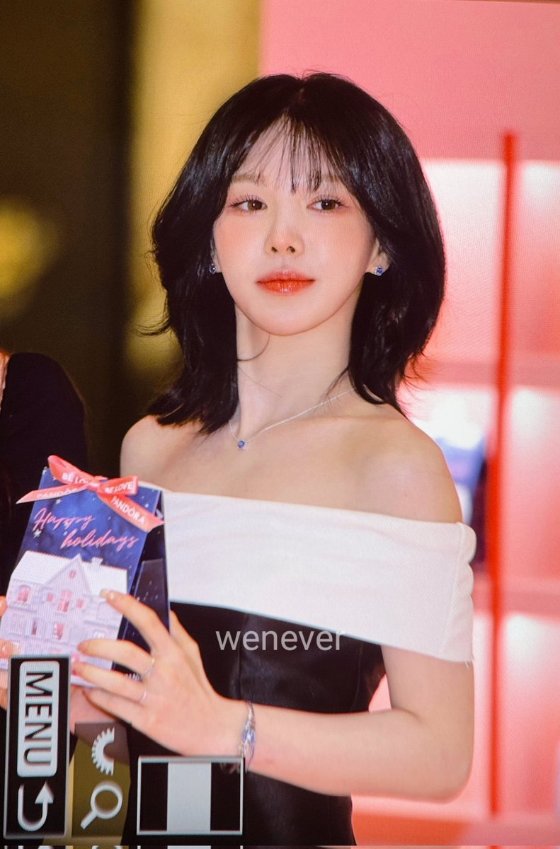 웬디가 이제 웬디컷 한 지 6년 됐는데 
아직까지 너무 충격받음
웬디컷을 위해 태어난 여자
걍 단발미인의 교과서인 여자
웬디컷을 미용실 스테디로 만든 바로 그 여자
“웬디”