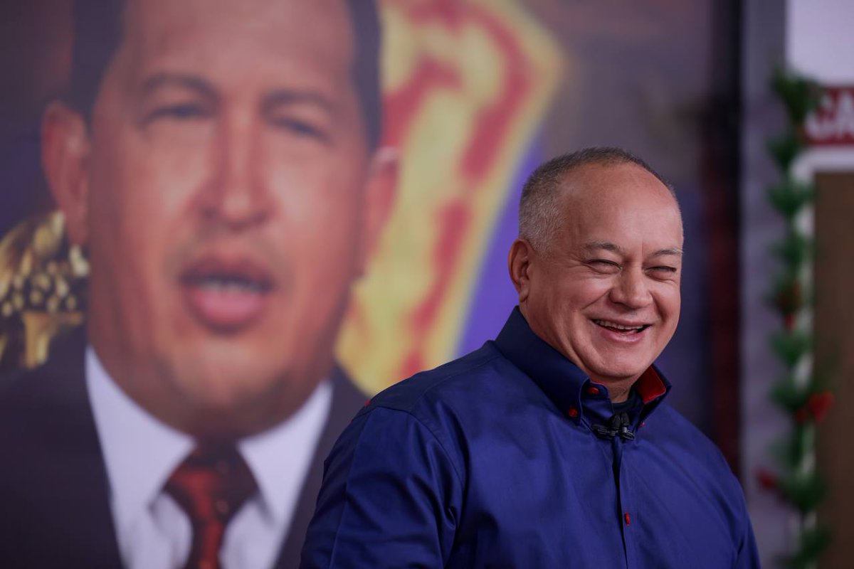 Con el Mazo Dando (@conelmazodando) on Twitter photo #EnVivo <a href="/dcabellor/">Diosdado Cabello R</a>: Bueno María Corina, te tengo malas noticias, el 10 de enero se va a juramentar Nicolás Maduro Moros Junto a su Pueblo y tú le estás mintiendo a tu gente porque para ti esto es un negocio.
#El10JuroConMaduro #EnVivo <a href="/dcabellor/">Diosdado Cabello R</a>: Bueno María Corina, te tengo malas noticias, el 10 de enero se va a juramentar Nicolás Maduro Moros Junto a su Pueblo y tú le estás mintiendo a tu gente porque para ti esto es un negocio.
#El10JuroConMaduro