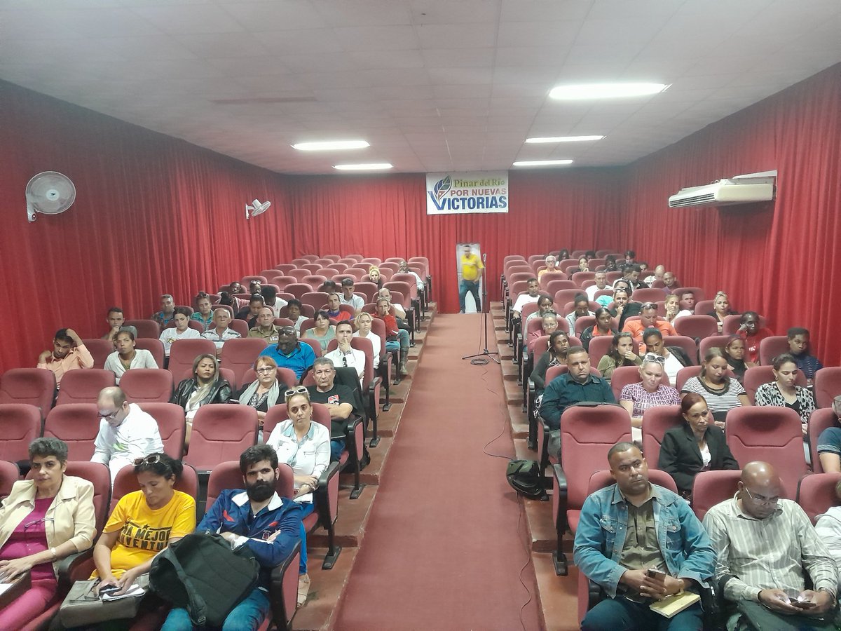 Día de reflexión con colegas de #PinardelRío. Conscientes de que el espacio digital es un frente decisivo de la #Revolución cubana.

Tenemos una obra que defender #UnidosXCuba 

En #PinarXNuevasVictorias 
#Cuba 🇨🇺