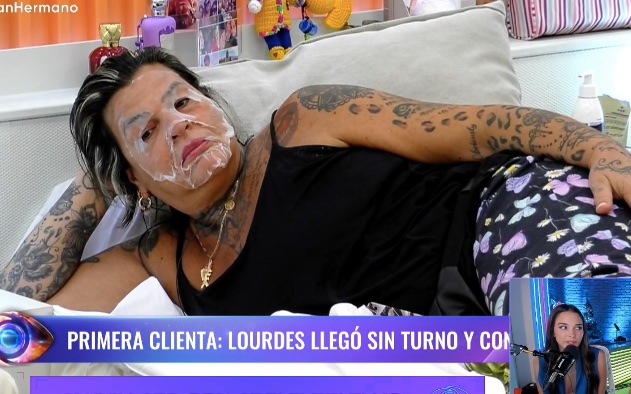 yo tirada en mi casa después de subir una historia haciéndome la linda para que me la conteste algún boludo