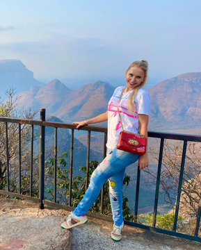 mrantoniopeters's tweet photo. It put a confident and contented smile on my face 😊.
This solo trip meant a lot to her. I've always longed to explore the world.
This trip opened her eyes to beauty and allowed her to find inner peace and courage 🌺.
#SoloTravel #Confidence #DiscoveringSelf https://t.co/K2VD0v9O8o