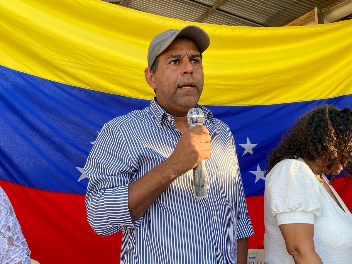 #Urgente • Edgar Sarabia, coordinador municipal y Álvaro Mora, coordinador de organización de Vente Venezuela en el municipio Heres, estado Bolívar fueron secuestrados este #11Dic por funcionarios del Sebin. 

Hasta el momento, no hay ningún tipo de información sobre ellos. 

La