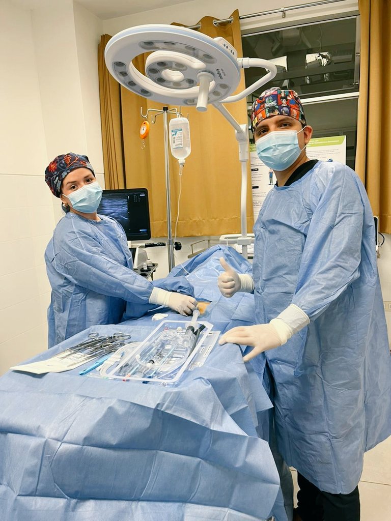 lluncornefro's tweet image. Ayer en Huánuco 🇵🇪 con @ZandybellNefro difundiendo la diálisis peritoneal.
📌Implante de TKF: técnica percutaneo ecoguiado📸🎮📌 por el Nefrólogo✅️
#InterventionalNephrology #PDFirst #PocusPerucho🇵🇪