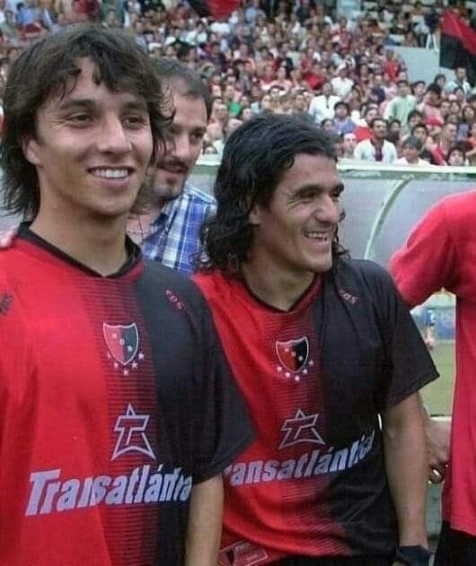 - Mira que si River no le gana a Racing van al repechaje no vayas en contra de tu club 😭😭😭

Yo el domingo a las 19 rogando que los bosteros vayan a sudamericana: