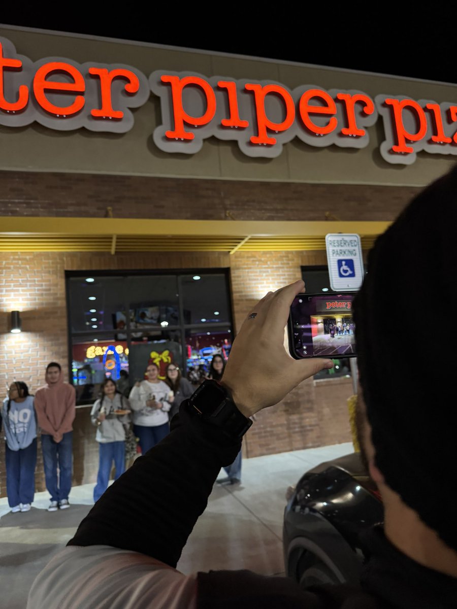 Bianca Sanchez (@bee_sanchezart) on Twitter photo Just being a couple of chill Spartans painting the windows at our local Peter Piper pizza! <a href="/peterpiper_ep/">Peter Piper Pizza El Paso & Las Cruces</a> Quick production with our Art Club and our Grinchmas painting theme! 💚❤️ Love bringing some holiday cheer to our community!💚❤️ <a href="/PHills_HS/">Pebble Hills High School</a> <a href="/SISD_FineArts/">SISD Fine Arts</a> <a href="/iortega_PHHS/">Ivan Ortega</a> Just being a couple of chill Spartans painting the windows at our local Peter Piper pizza! <a href="/peterpiper_ep/">Peter Piper Pizza El Paso & Las Cruces</a> Quick production with our Art Club and our Grinchmas painting theme! 💚❤️ Love bringing some holiday cheer to our community!💚❤️ <a href="/PHills_HS/">Pebble Hills High School</a> <a href="/SISD_FineArts/">SISD Fine Arts</a> <a href="/iortega_PHHS/">Ivan Ortega</a>