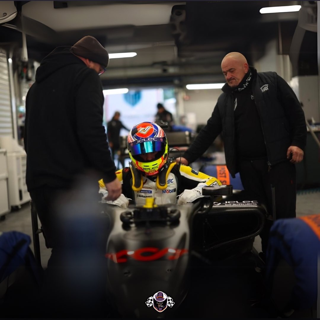 efuanf1's tweet photo. El Piloto de Corvette que compite en el WEC, finalizó el test con un F2 del año 2️⃣0️⃣1️⃣7️⃣ en condiciones de piso húmedo en Barcelona 🇪🇸 en @circuitdebcncat. 

Ahora viajará a Abu Dhabi 🇦🇪 el viernes y estará girando en los tests de la F2 con el auto del paraguayo Durksen.
#F2 https://t.co/TQsqL0DPlR