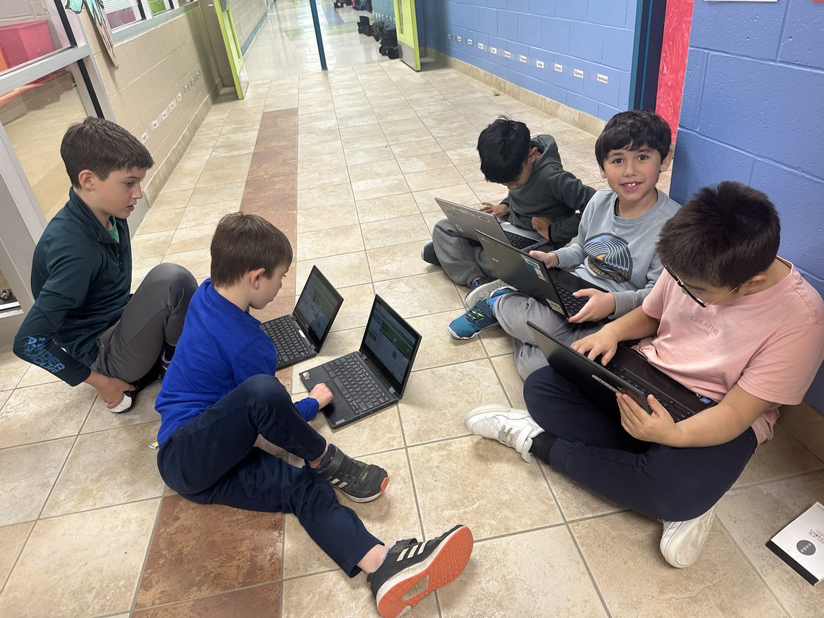 MrsCiampaClass's tweet image. We spent time with our grade 5 buddies today doing an hour of code - Christmas style for #CSEdWeek #ocsbCodes @StEmilyOCSB