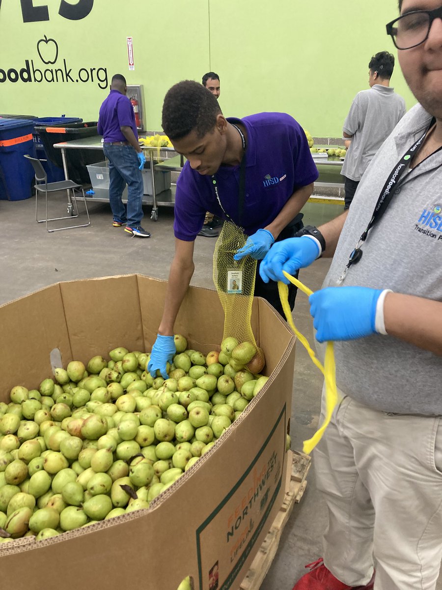 Falling into the holidays with <a href="/HISDSPED/">HISD-OSES</a> /<a href="/theheartprogram/">The H.E.A.R.T. Program</a> students as they eagerly await our 2nd annual holiday celebration with the combined 18+ community sites at <a href="/HoustonFoodBank/">Houston Food Bank</a>! <a href="/ragga48/">Winston C</a>