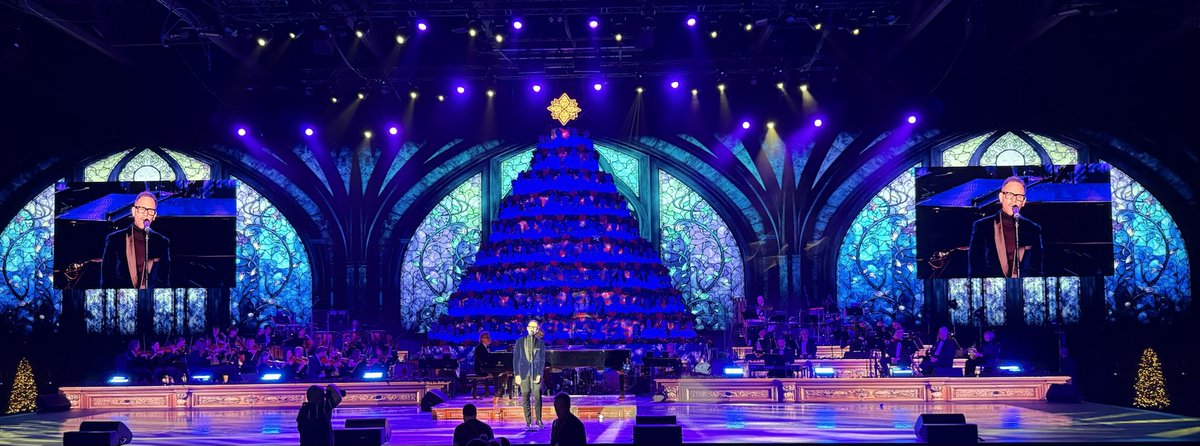 JonBeckett2's tweet photo. Wow the #SingingChristmasTree produced by ⁦@JohnCameronEnt⁩ is simply amazing!
Our biggest #LedWall to date 
⁦@yegexpocentre⁩ 
⁦@YESTECH_LED⁩ 
⁦@productionworld⁩ 
#ComeOnDown 
🎄🌲🎅🏼🤶🧑‍🎄🎉🎼🥳🎶 https://t.co/ykeLp1VsRI