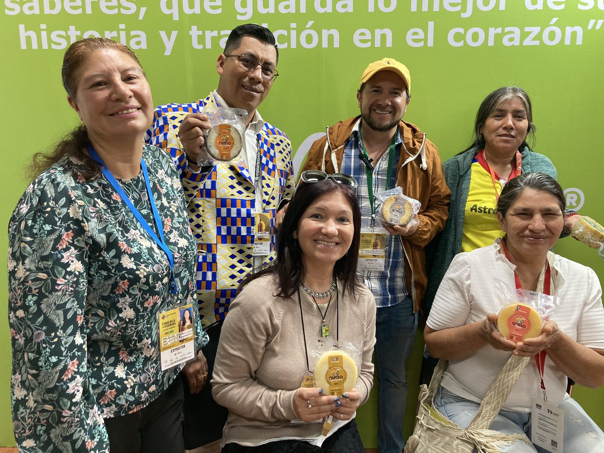 ElianethGomez's tweet photo. Agroindustria y Artesanía claves para conocer,  disfrutar y amar a Boyacá. 
👏🏻 Orgullo por la labor de nuestras organizaciones de Artesanias y nuestras empresas de alimentos. 
#BoyacáTerritorioDeSabores y de saberes #Expoartesanías https://t.co/y2YlDwvu8m