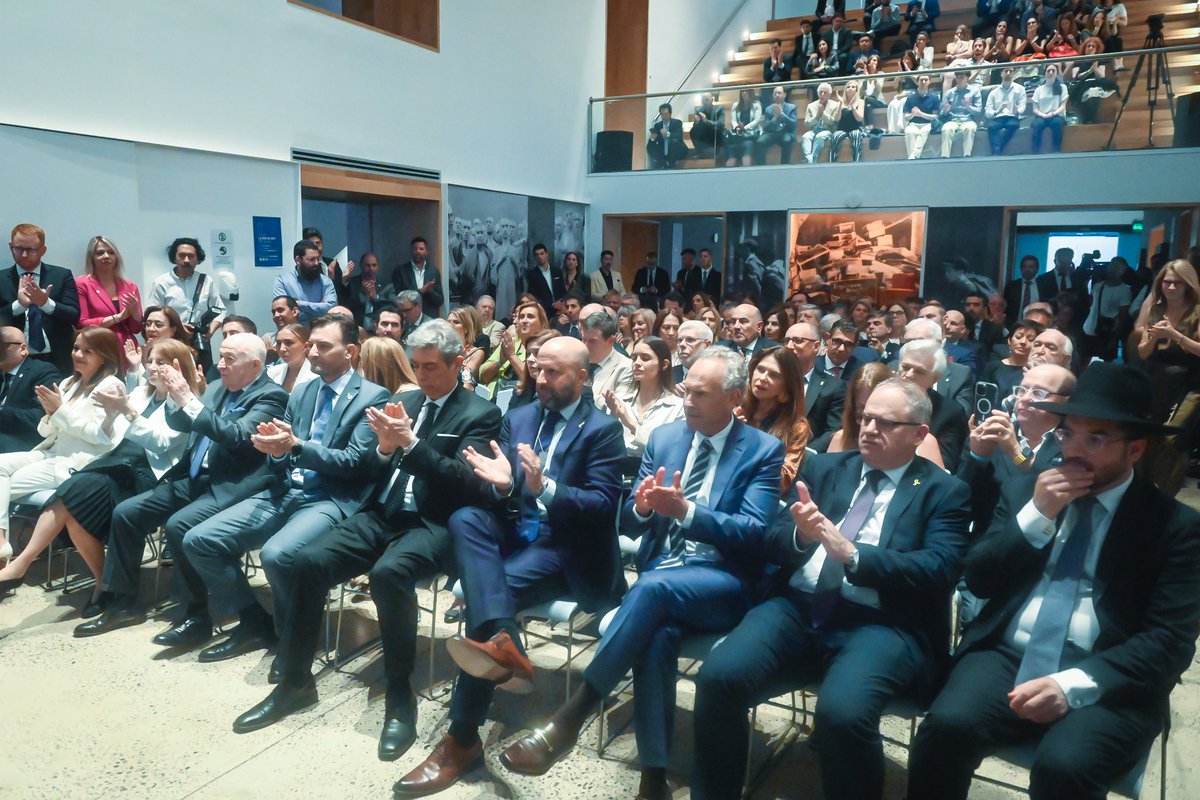 En nuestro Evento anual, que tuvo lugar en <a href="/museoshoa/">Museo del Holocausto de Buenos Aires</a>, entregamos los Premios AAJRA 2024 a los Dres. Horacio Rosatti, Diana Cohen Agrest, Mariano Borinsky y al Consejo de la Magistratura de la Nación por liderar iniciativas contre el antisemitismo y promover los derechos humanos.