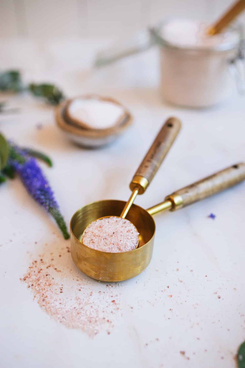 raepublic's tweet image. Even so, when converting to cups, it is important to note that there is a difference between wet and dry cup measurements.

Read the full article: How Many Tablespoons In ¼ Cup (+ Free Conversion Guide!)
▸ lttr.ai/AZct0

#Raepublic #bakingconversion