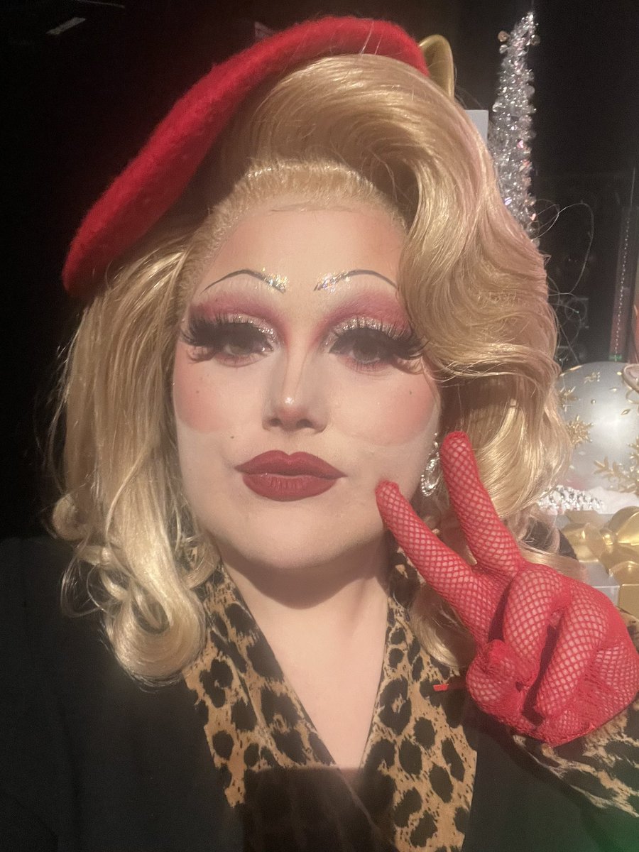 MissRoseRitz's tweet photo. How are these the same person? LOL 
ITS ME, But okay versatility! https://t.co/gAhMAYXAJh