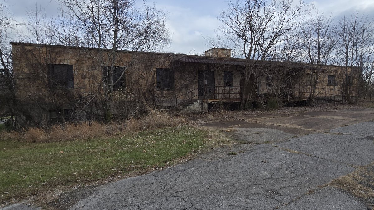 shadowdefense's tweet photo. Another angle of the abandoned insane asylum that we are camping at tonight since the usa economy crashed and civil war seems to have started. Along with the possible alien drones flying around attacking people. We are on our way to #CampShadow
We may make this another camp https://t.co/9GWkD3szi4