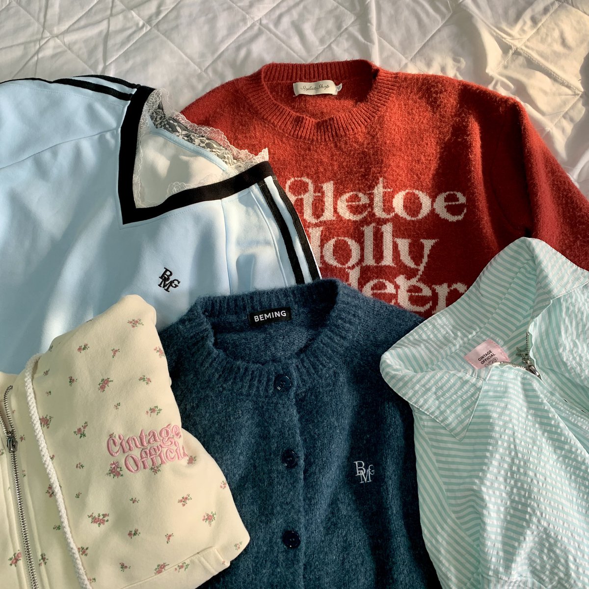 🦌🎅🏻ᱸ⁎⁺NEW LOT— ลงวันอาทิตย์นี้ 15/12  ꕤ 18.00

— vgh cintage stylist  beming เสื้อผ้ากระเป๋างานไอจี

ᯓ🎄shipping 40𓐄รี+ปัก -5฿ 𐙚 

#ส่งต่อเสื้อผ้า  #ส่งต่อเสื้อผ้ามือสอง  #cintageshop #vghbkk #โล๊ะตู้ #stylistshop #ส่งต่อกระเป๋า #ส่งต่อเสื้อผ้ามือ2 #โล๊ะตู้มือสอง #โล๊ะตู้