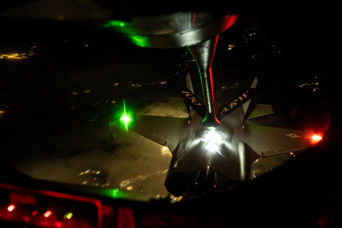 theF35JPO's tweet photo. Dark Ops 🔦

A U.S. Air Force F-35 Lightning II receives fuel from a KC-135 Stratotanker from the 100th Air Refueling Wing, Royal Air Force Mildenhall, England, during a support mission over the Norwegian Sea. https://t.co/YP22Lm7Ww5