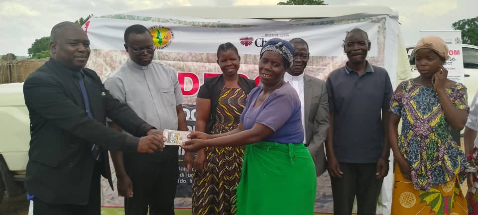 CadecomMalawi's tweet photo. Extending love to those in need

Food crisis response by Caritas Malawi and funded by @caritas_ci https://t.co/0G2QofdEqY