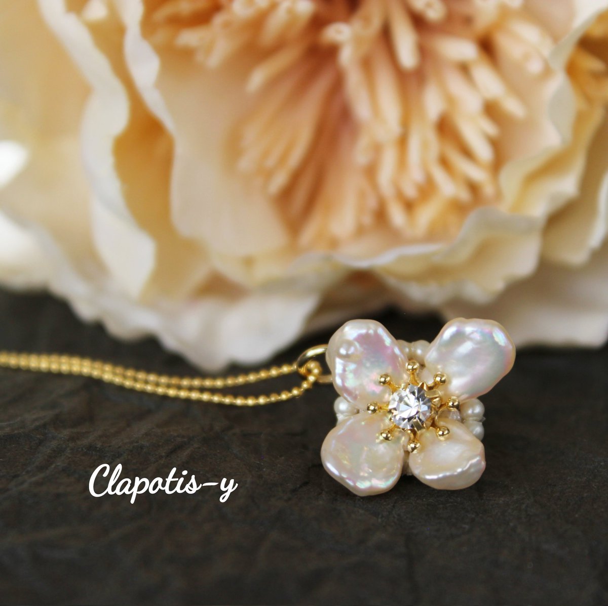 lapinusayumi's tweet photo. ケシパールイヤリング&amp;ピアスとネックレスの販売を始めました。

4枚花弁やツユクサをイメージしたフラワーデザインを
上質なケシパールで制作しました。

自然な形や色艶、いろんな角度から覗かせる虹色を楽しんでいただけたら幸いです。

よかったら覗いてみてください🍀

https://t.co/aNz4ypW3sb https://t.co/24PppWu6nd