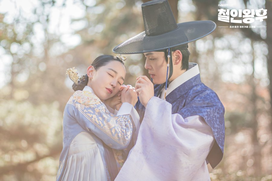KDramaHandle's tweet photo. #ShinHyeSun and #KimJungHyun's tvN drama #MrQueen was released four years ago today.

Happy 4th Anniversary.  🎉 🎉 https://t.co/wUgaUAY4S2