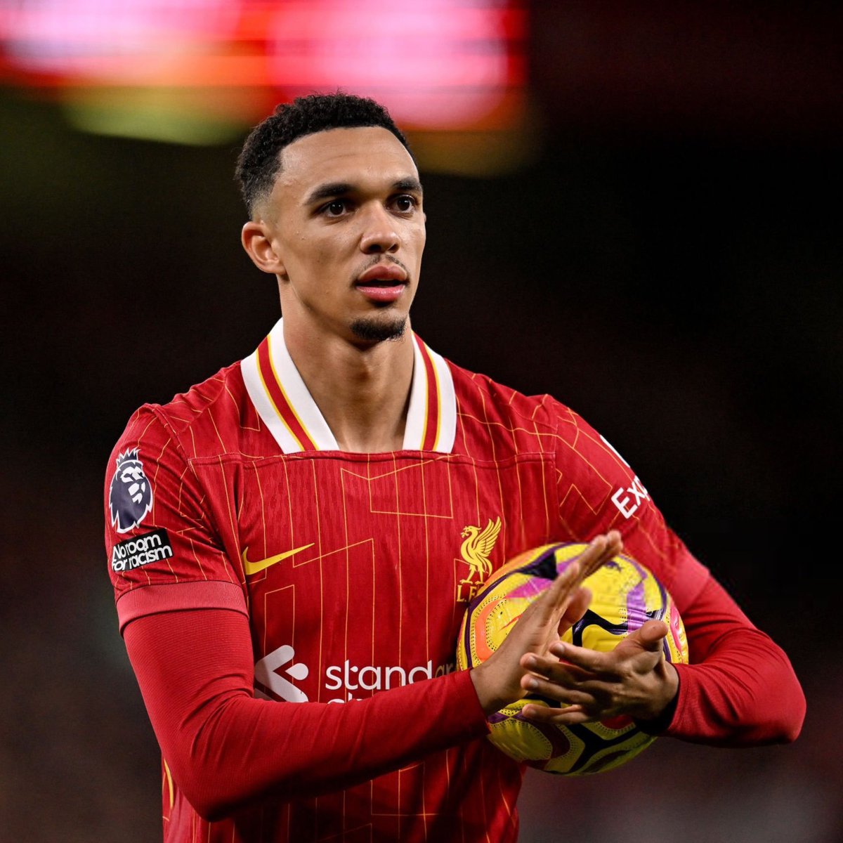 RealMadridMada's tweet photo. | Trent Alexander-Arnold est "SÉDUIT" par l'idée de rejoindre le Real Madrid. @MelissaReddy_ @SkySport ✅👀 https://t.co/TFxKlsDeRr
