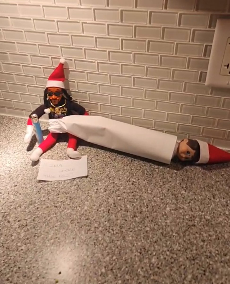 SherryElls's tweet image. #SnoopDogg #ElfOnTheShelf #Snooponastoop #joint #smokingbuddy 🫢😂🤣😂
#Christmas2024 #MerryChristmas