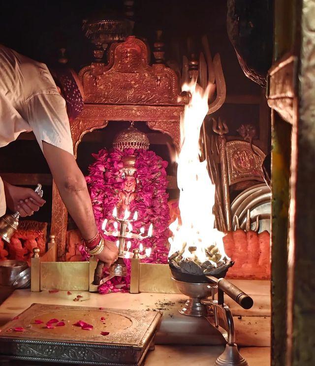 जीवन कठिन है, लेकिन कभी मत भूलना 
🙏🙏🚩करणी सदा सहायते🚩🙏🙏