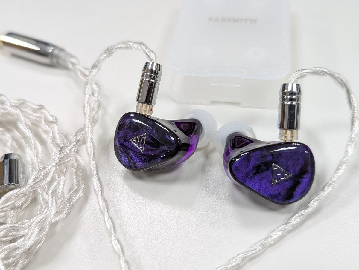 jastin_HSvg's tweet image. Padsmith Gaming IEM

会社行ったら来てた〜〜〜〜！！
TGSくらいから話題だったイヤホン🤤
家帰ったらAPEXで試すぞ〜〜〜〜

包装がしっかりしてるだけで、ここ最近で買ったイヤホン中で、何故か１番開封でワクワクした😇
#Rabbit0 #Padsmith