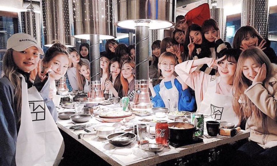 s39hyewonnn's tweet photo. IZ*ONEとfromis_9が一緒にご飯行ってこともありましたよね…懐 https://t.co/5uyvOatb6O