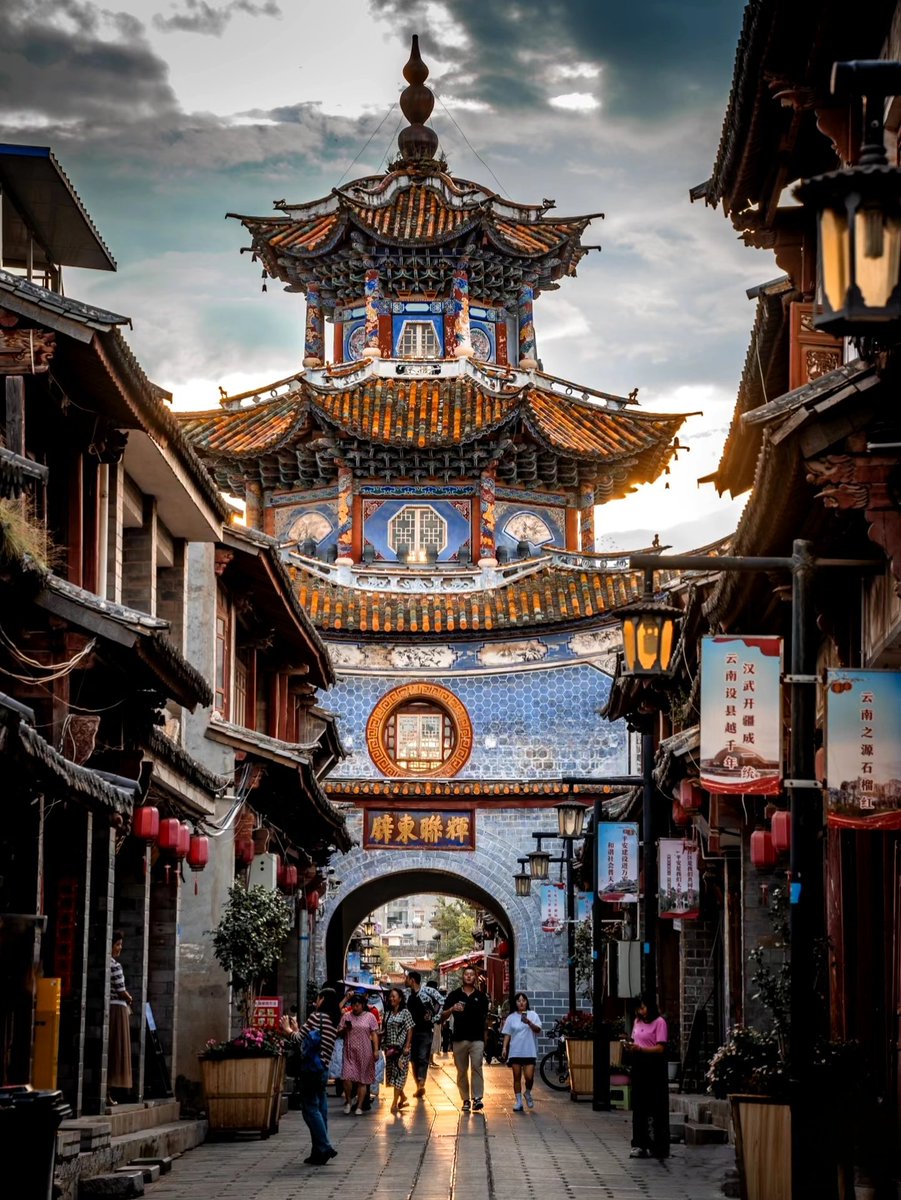 夕阳与云彩，
祥云钟鼓楼。#大美中国