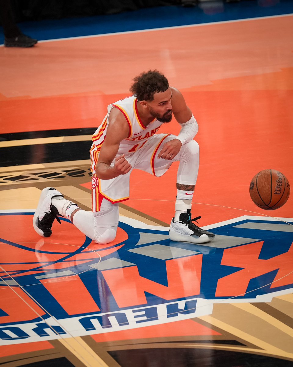 TheTraeYoung's tweet image. #WeMove 🎲🎲