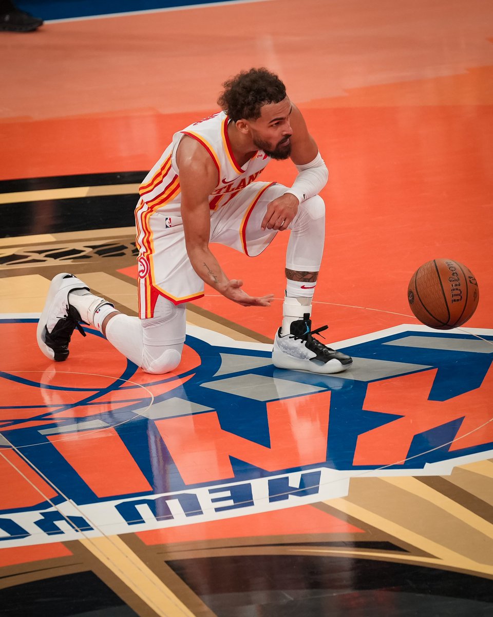 TheTraeYoung's tweet image. #WeMove 🎲🎲