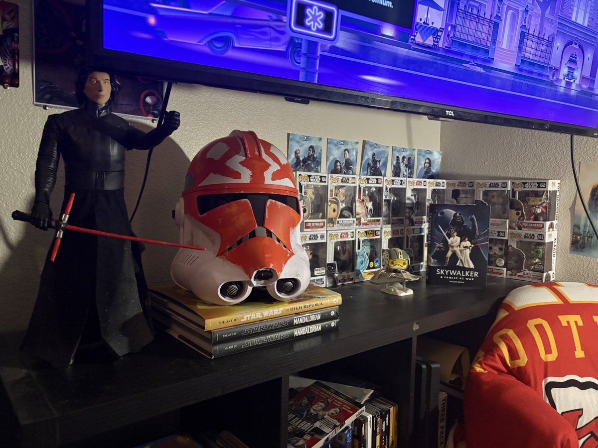 sweaustin0's tweet image. ive stepped away from swtwt for a while, so i thought id reintroduce myself and find some new moots! ✨
im austin, a huge star wars fan/collector, and ive been part of the online fandom since 2016!
my sw favs are:
- andor
- prequel era
- TFA & TLJ
- REDEMPTION STORIES!