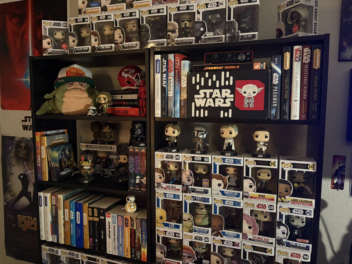 sweaustin0's tweet image. ive stepped away from swtwt for a while, so i thought id reintroduce myself and find some new moots! ✨
im austin, a huge star wars fan/collector, and ive been part of the online fandom since 2016!
my sw favs are:
- andor
- prequel era
- TFA & TLJ
- REDEMPTION STORIES!