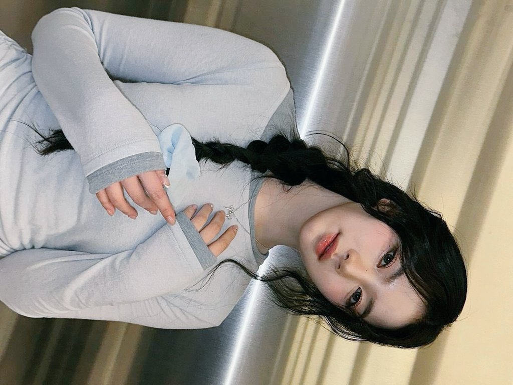 loaf of catto bread.𝑧𝑖𝑝 tweet media