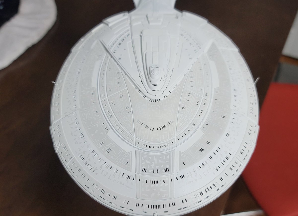CStarships's tweet image. &quot;they&apos;re the same picture&quot; 

My scale model ⬅️
The original filming model ➡️

1400 E

#startrek #sovereignclass